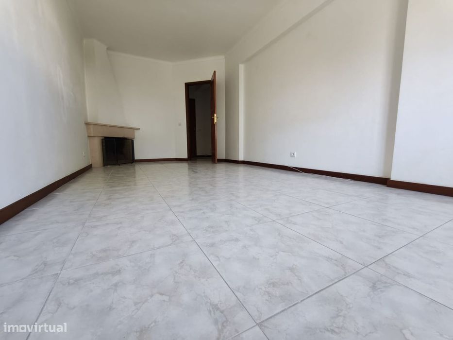 T2 em Corroios, pronto a habitar por 950€