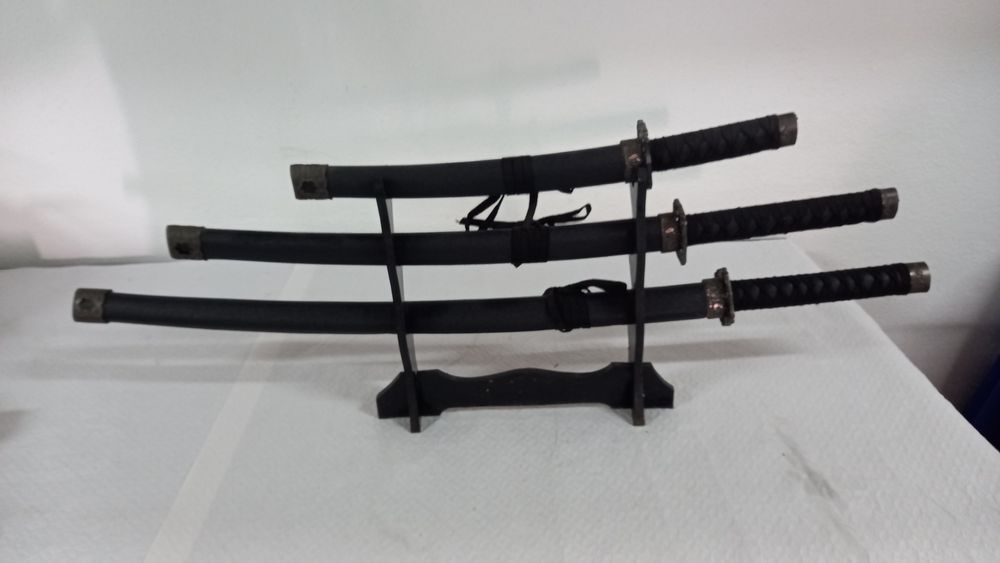 Conjunto 3 Espadas Samurai + Suporte Decorativo