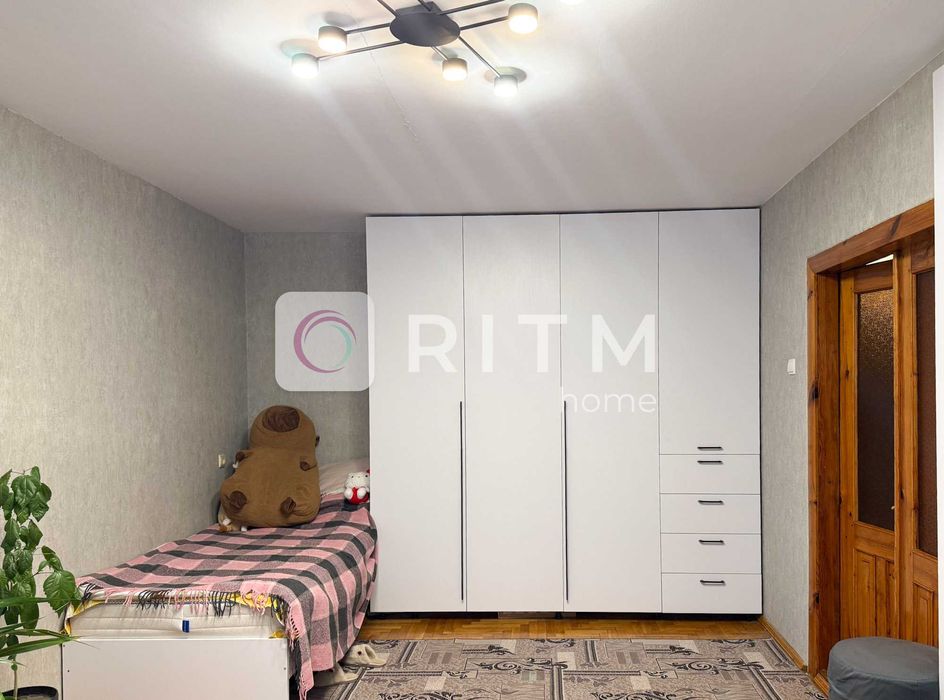 Продається 1-кімнатна квартира на вул. Карпенка-Карого, 9