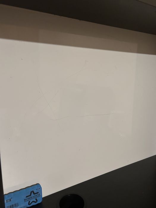 Secretaria com quadro proprio para escrever