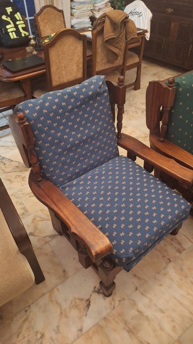 Sofá e Poltrona em Madeira de excelente qualidade, CONJUNTO