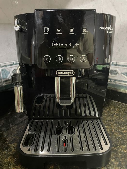 Máquina de café DeLonghi - Magnífica Start