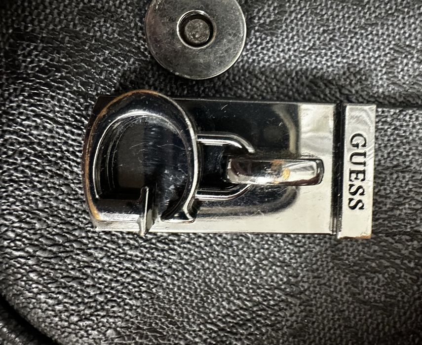 жіноча сумка GUESS