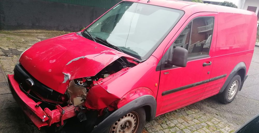 Carrinha Ford batida para peças