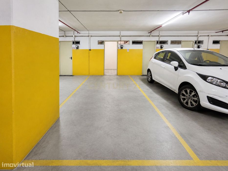 Lugar De Garagem 13 M² | Arrumo 5,5 M² | Bessa | Porto