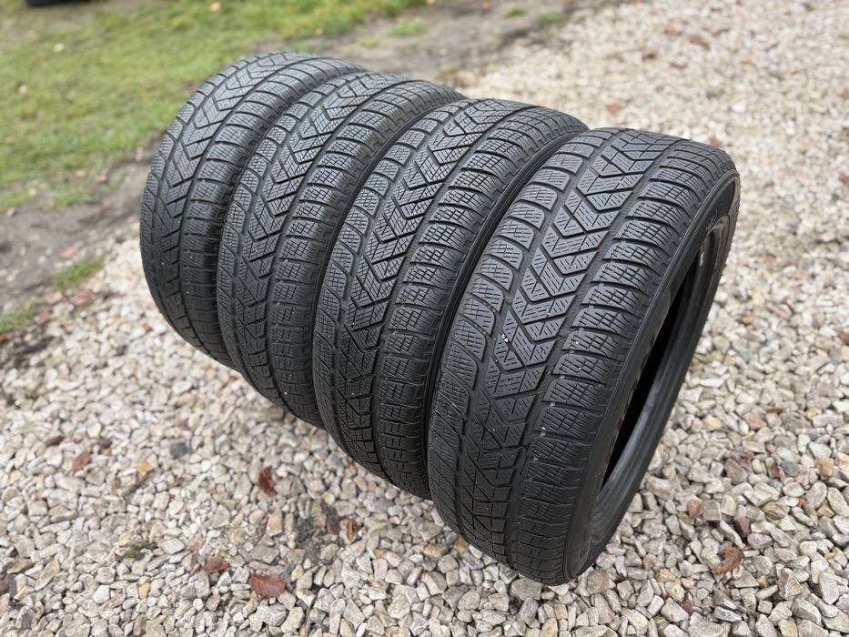Opony zimowe 215/65/17 R17 Zima R17 Pirelli Scorpion Montaz na mjejscu