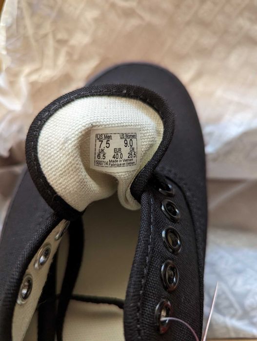Sapatilhas Vans modelo AUTHENTIC