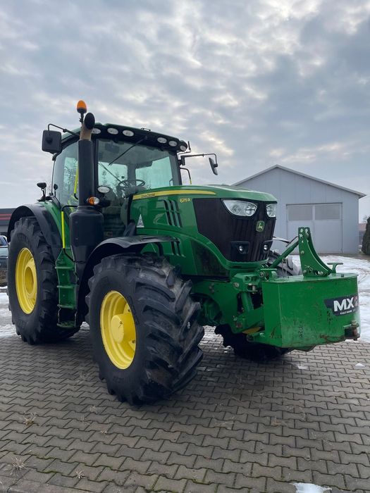 John Deere 6215R
