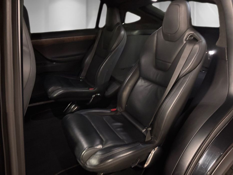 Tesla Model X 90D
