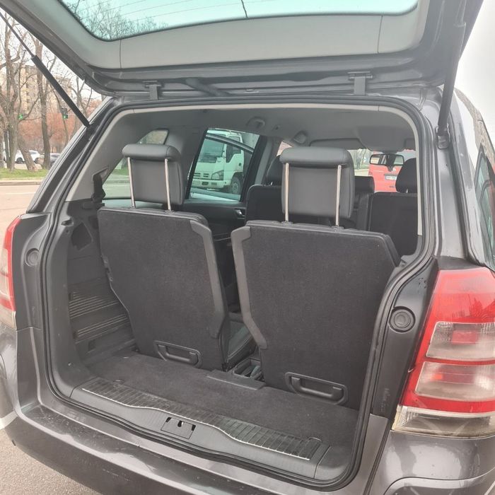 Opel Zafira b 1.9  150к.с. дизель 2010р