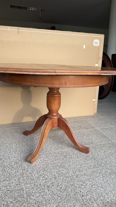 Mesa de Jantar Redonda Extensível, Pé Central Torneado, Estilo Regência
