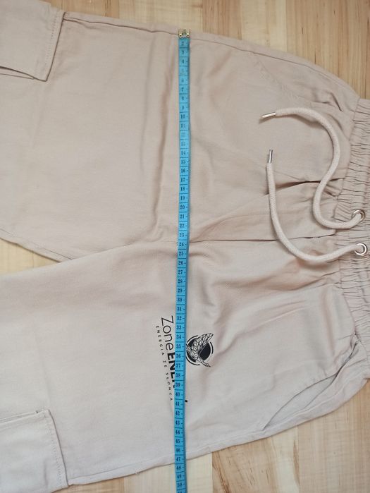 Beżowe damskie spodnie cargo