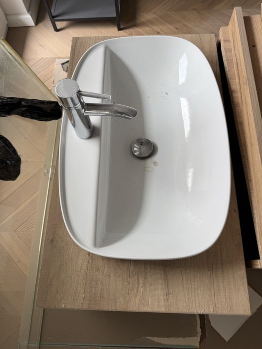 Umywalka Catalano z bateria Kludi oraz szafka