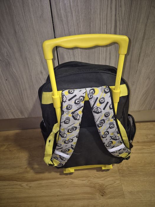 Mochilas Minions e Homem Aranha