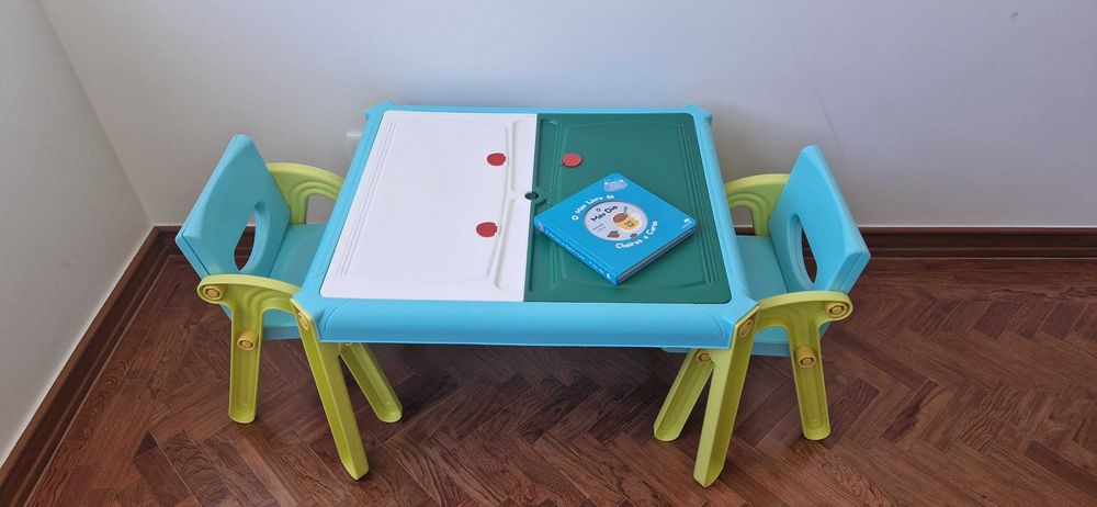 Mesa e cadeiras de criança da Imaginarium
