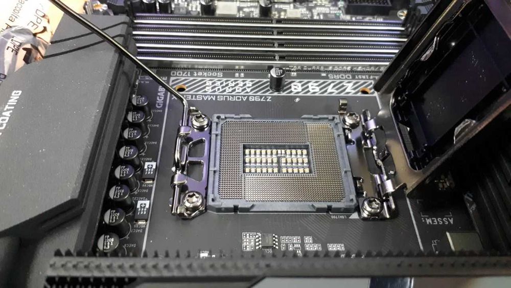 Материнська плата Gigabyte Z790 Aorus Master X