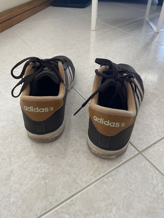 Sapatilhas Adidas Modelo Neo tamanho 42