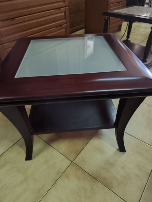 Mesa de centro, monge e vidro.