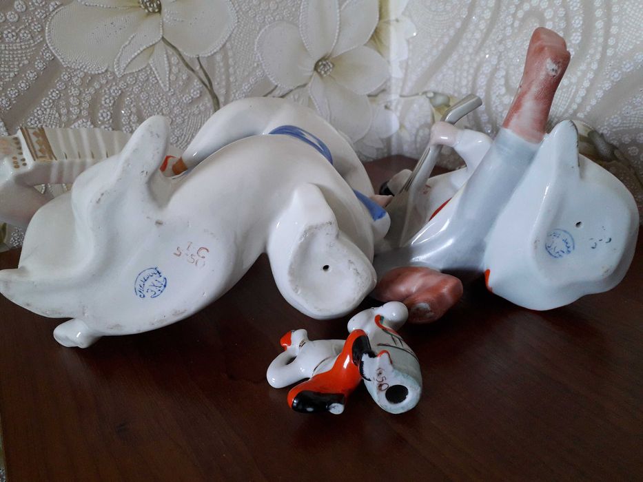 Фарфоровая статуэтка музыканты родом из СССР.