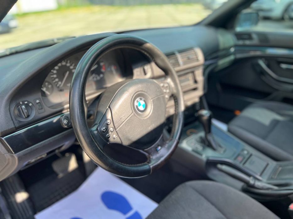 Продам BMW  523I