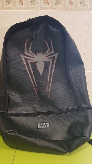 Mochila Marvel em pele homem aranha