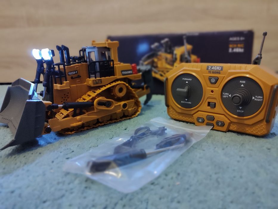 Escavadora radio controle R/C.