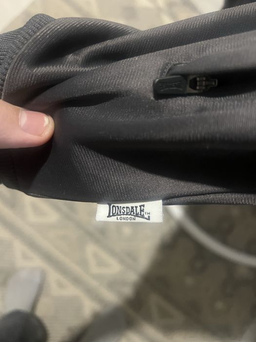 Продам кофту lonsdle