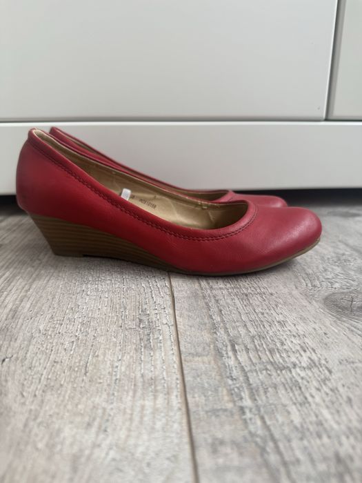Buty na obcasie czerwone Clara Barson