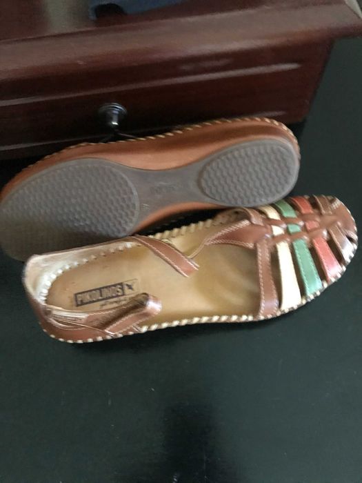 Sandálias novas pikolinas
