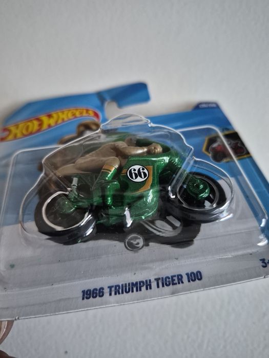 1966 Triumph Tiger 100 Treasure Hunt Hot Wheels 2025