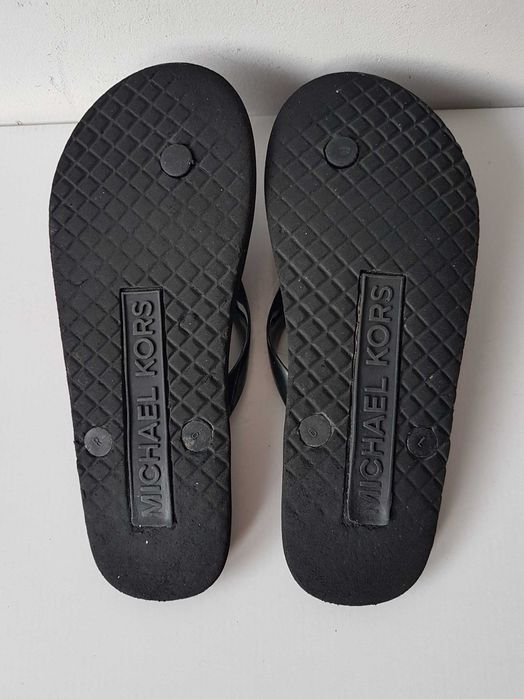 Czarne klapki japonki Michael Kors srebrne logo rozmiar 35 - 23cm