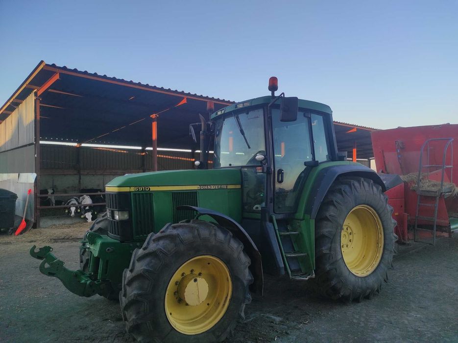 Sprzedam John Deere 6910