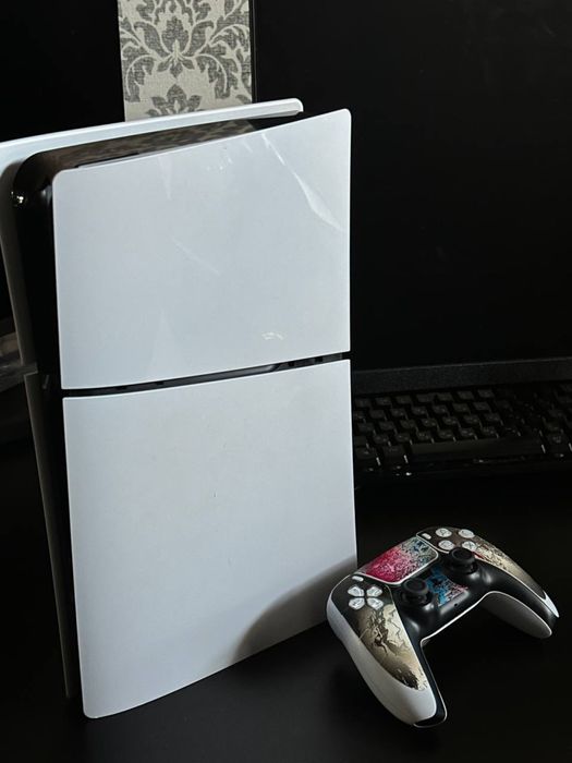 Продам Playstation 5 Slim 1 TB