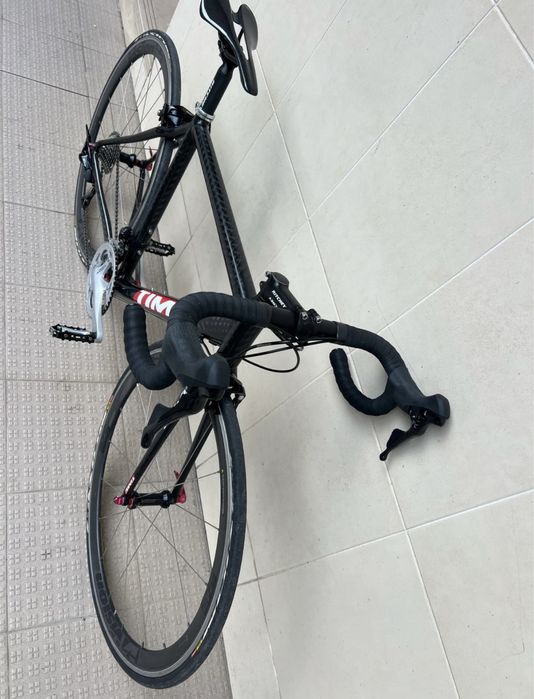 Bicicleta de estrada em carbono Time