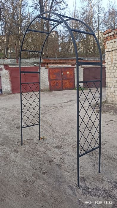 Садові арки для квітів