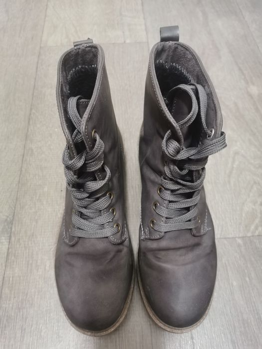 Женские ботинки на шнурке