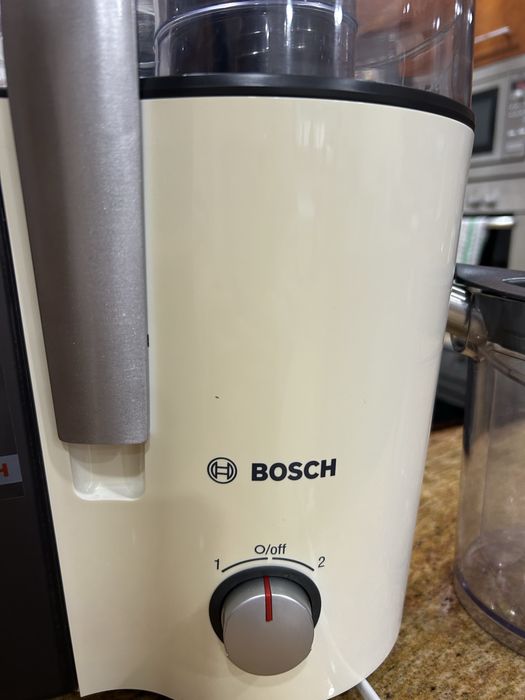 Máquina de fazer sumos/ Centrifugadora Bosch