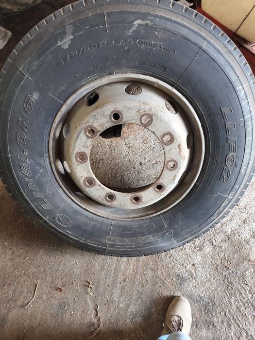 Jante de camião com pneu