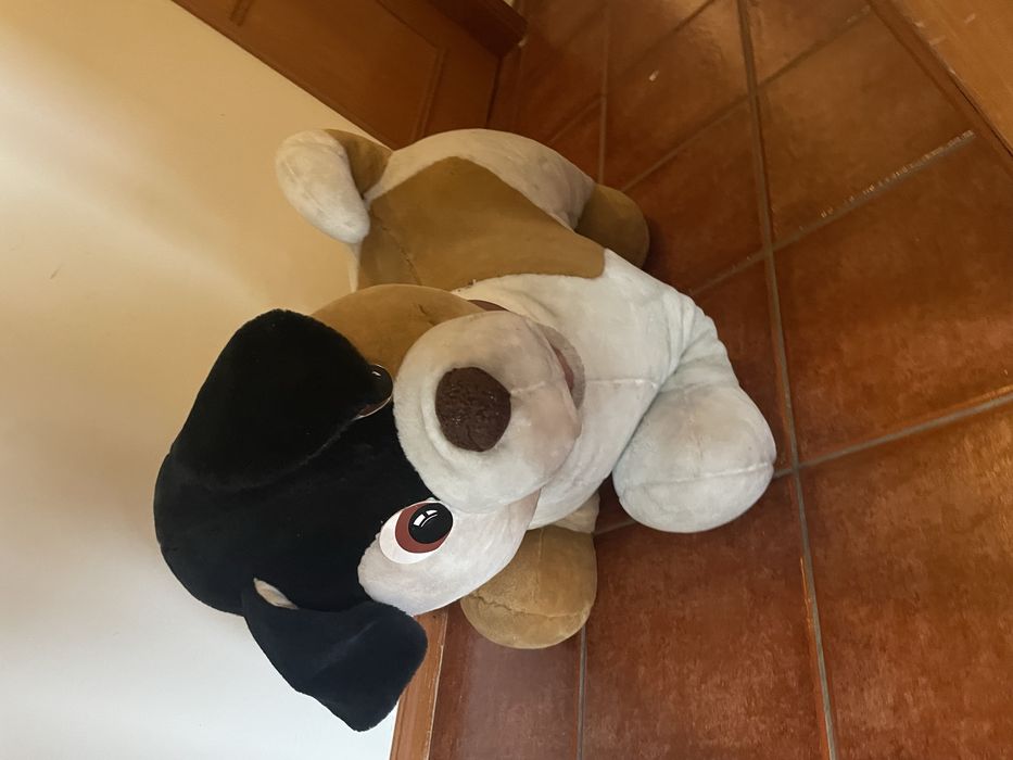 Cao grande de peluche
