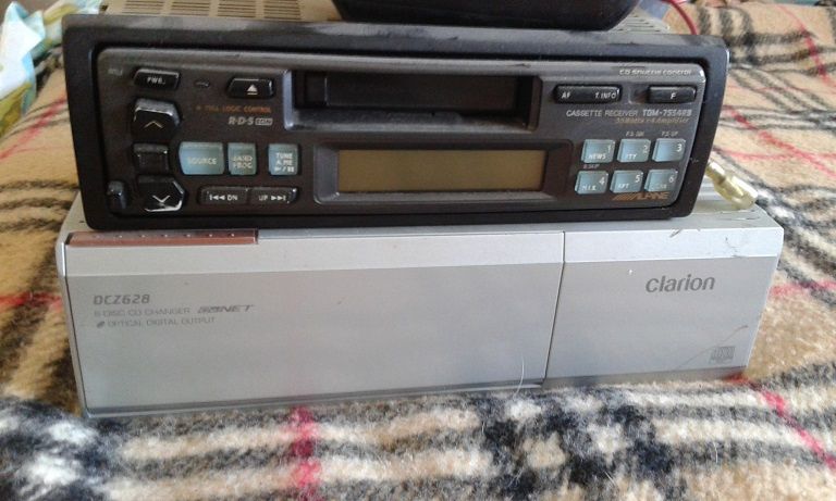 Clarion,radio com caixa de cds