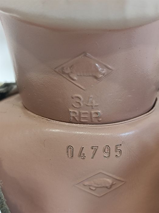 Schildkrot para lalek kolekcjonerskich .Ona i on w cudnych strojach.