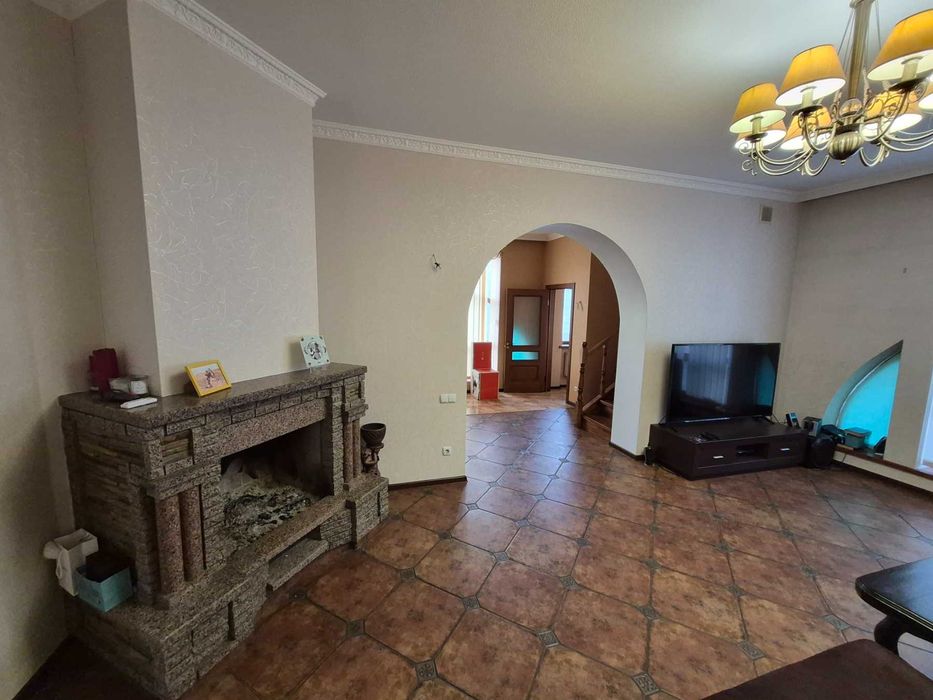 Продам добротний будинок 225м2 з ремонтом меблями і технікою, 10 соток