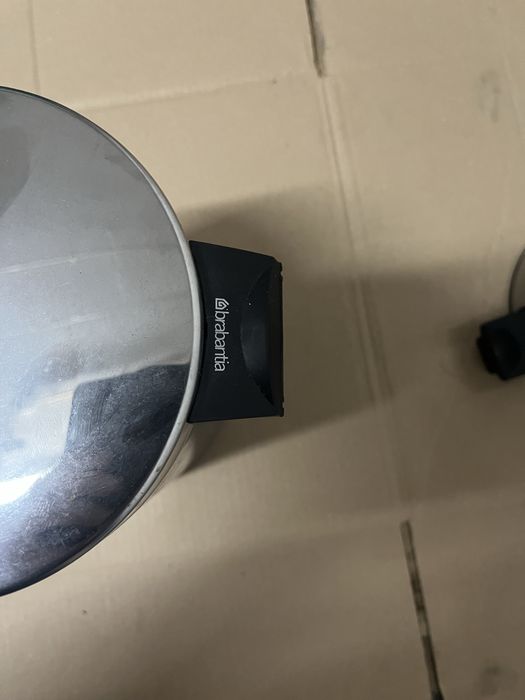 Caixote do lixo  3-5 L ,Brabantia,em aço inox, com pedal.