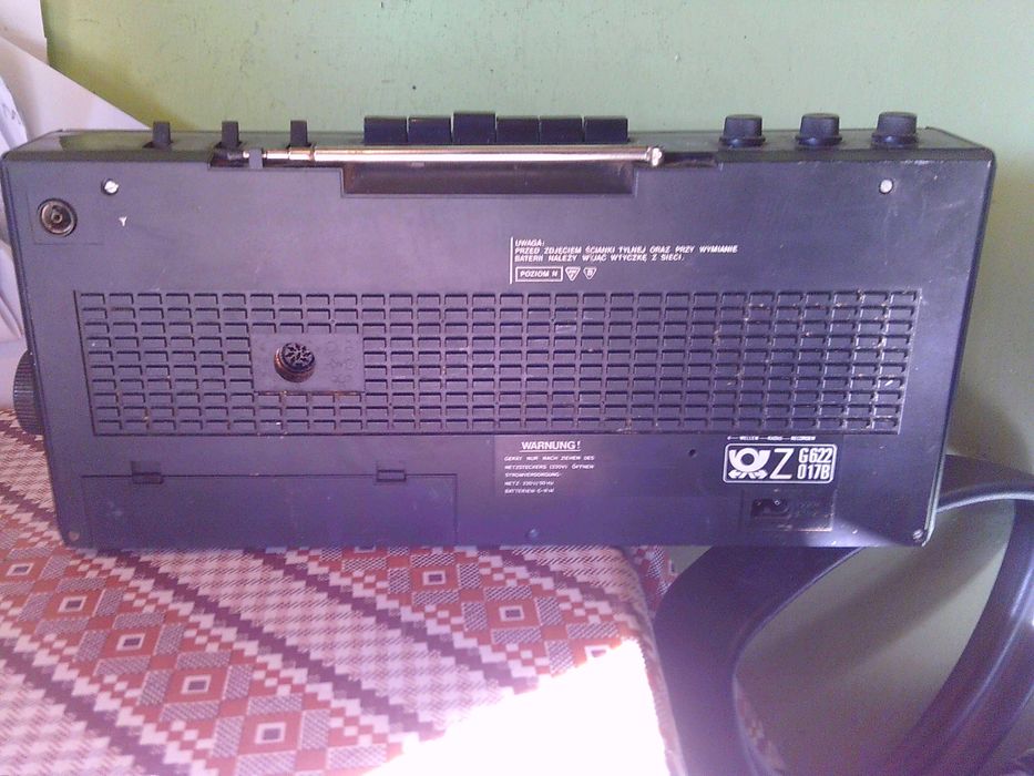 Radio Hania RMS4100, AM działa, UKF szumi, magnetofon kręci bez kasety