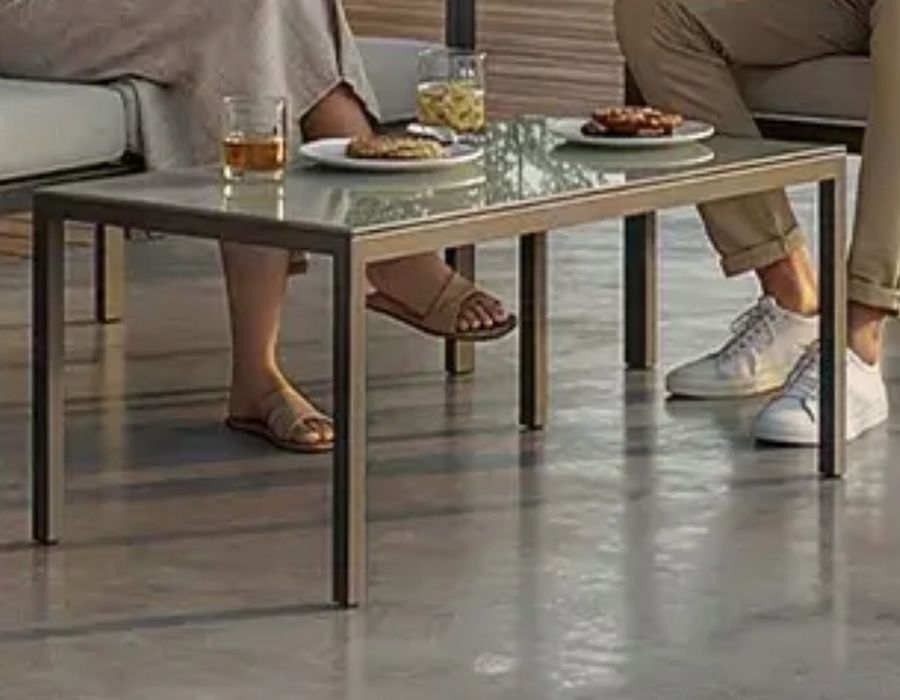 Mesa de centro  com tampo em vidro