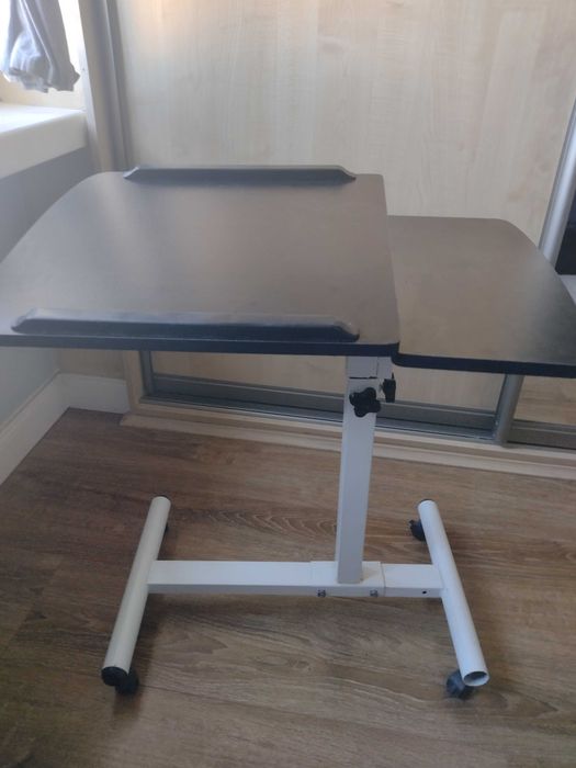 Stolik pod laptopa