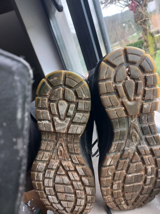 Botas de biqueira de aço,  38. Falar por  mensagens