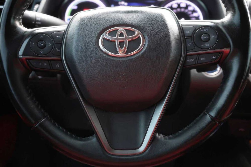 Toyota Camry Hybrid XSE      2021