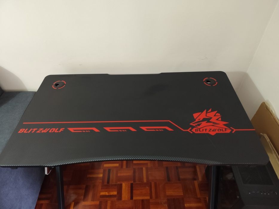 Secretária GAMER BLITZWOLF revestida em FIBRA de CARBONO