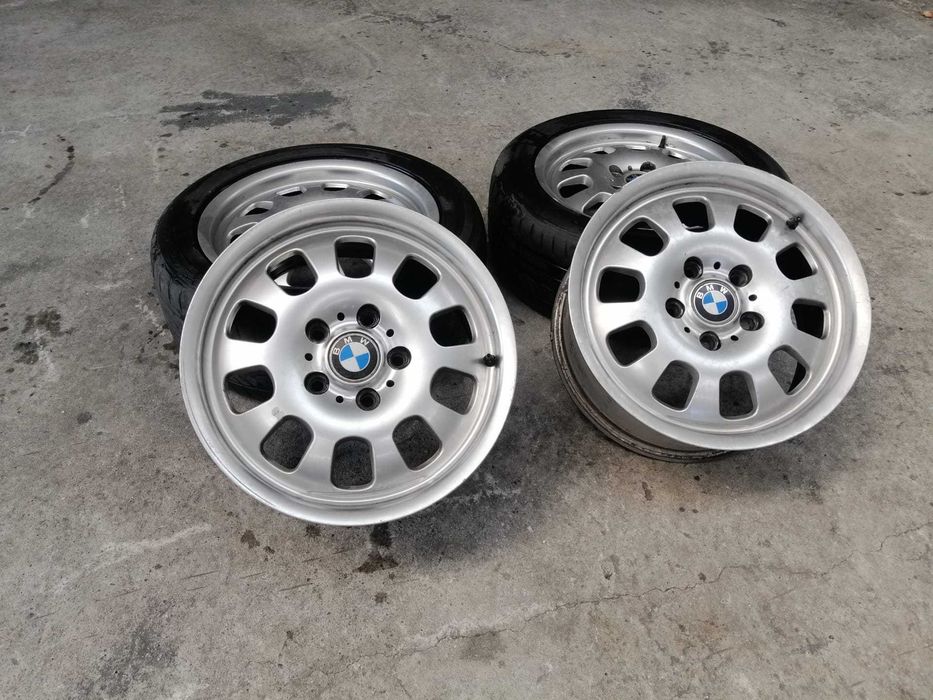 4 Jantes R16 + 2 pneus BMW